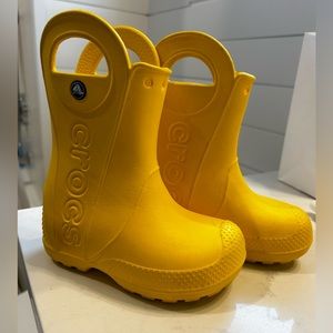 Crocs yellow kids rain boots